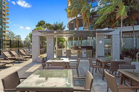 Oracle - 5 Star Luxury - Level 25 - Tourism Hervey Bay 3
