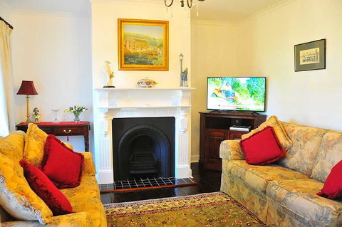 Ornee Cottage - Hervey Bay Accommodation 1