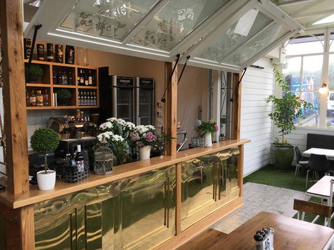 Oscars Hotel And Cafe Bar - Hervey Bay Accommodation 0