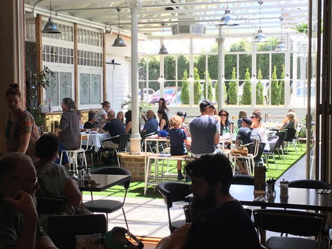 Oscars Hotel And Cafe Bar - Hervey Bay Accommodation 2