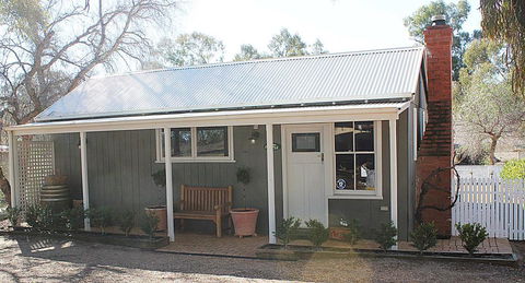 Outback Cellar & Country Cottage - Hervey Bay Accommodation 2