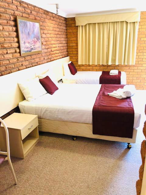 OVERLANDER MOTOR LODGE - Hervey Bay Accommodation 3