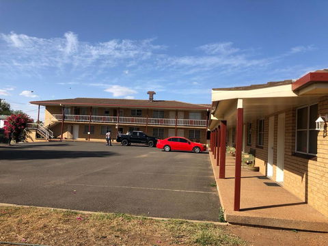OVERLANDER MOTOR LODGE - Hervey Bay Accommodation 0