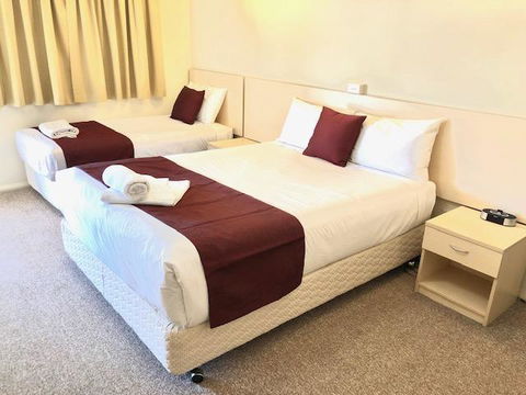 OVERLANDER MOTOR LODGE - Hervey Bay Accommodation 1