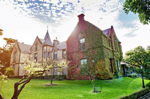 Overnewton Castle - Hervey Bay Accommodation 0
