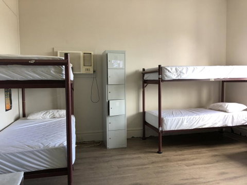 Ozi Inn Backpackers - Hervey Bay Accommodation 1
