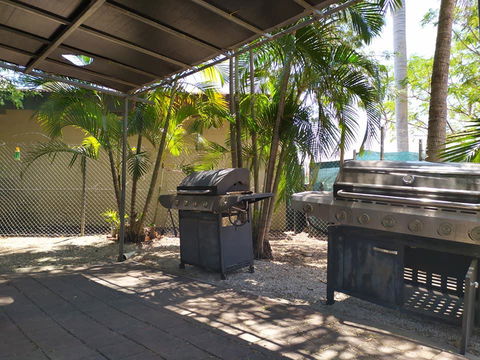 Palm Court Backpackers - Hervey Bay Accommodation 2