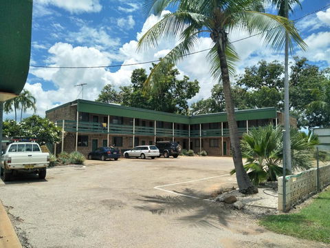 Palm Court Backpackers - Hervey Bay Accommodation 0