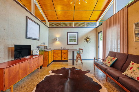 Palm Springs Suite - Hervey Bay Accommodation 3
