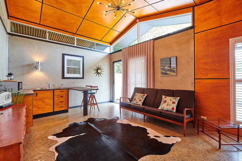 Palm Springs Suite - Hervey Bay Accommodation 0