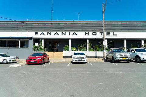 Panania Hotel - Hervey Bay Accommodation 0