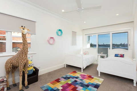PANORAMIC HARBOUR VIEWS - Hervey Bay Accommodation 3