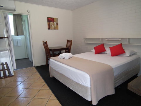 Paradise Motel - Hervey Bay Accommodation 1