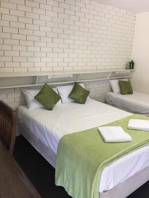 Paradise Motel - Hervey Bay Accommodation 3