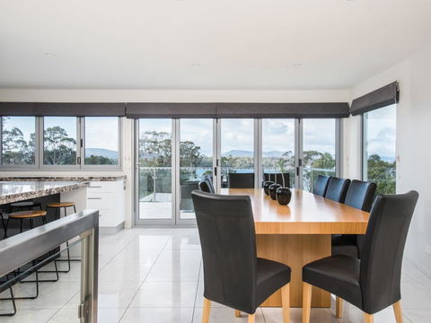 Paradise Point - Tamar Valley 14 Persons Residence With Pool - Tourism Hervey Bay 0