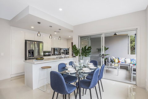 Park Avenue Luxe Townhouse Brand New Sleeps 9 - Hervey Bay Accommodation 3