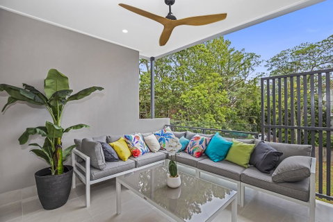 Park Avenue Luxe Townhouse Brand New Sleeps 9 - Hervey Bay Accommodation 1