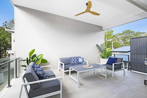 Park Avenue Terrace House Sleeps 9 - Hervey Bay Accommodation 2