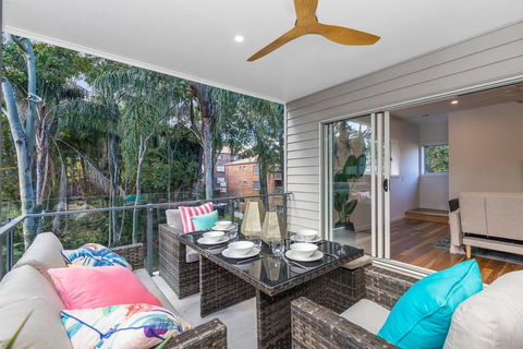 Park Avenue Townhouse Retreat Brisbane Sleeps 10 - Tourism Hervey Bay 2