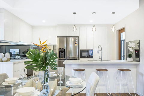 Park Avenue Townhouse Retreat Brisbane Sleeps 10 - Tourism Hervey Bay 1