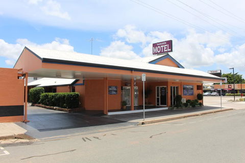 Parkside Motel & Licensed Restaurant - Hervey Bay Accommodation 0