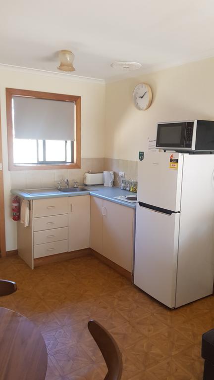 Parndana Hotel Cabins - Hervey Bay Accommodation 3