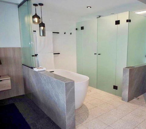 Pasadena Sydney - Hervey Bay Accommodation 0