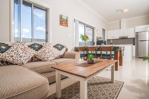 PEACEFUL 2Kingbed RootyHill Townhouse Near Station - Hervey Bay Accommodation 0