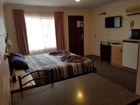Peak Hill Golden Peak Budget Motel - Hervey Bay Accommodation 1