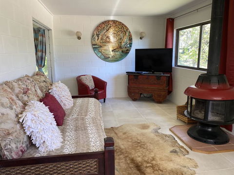 Pear Tree Cottage At Amiens - Hervey Bay Accommodation 3