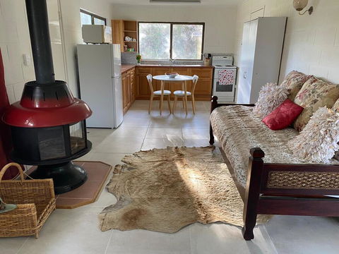 Pear Tree Cottage At Amiens - Hervey Bay Accommodation 0