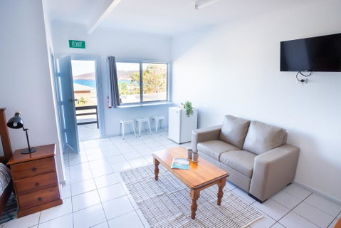 Penneshaw Beach Stay - Hervey Bay Accommodation 0