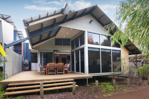 PEPPY TREE HOUSE - Hervey Bay Accommodation 3