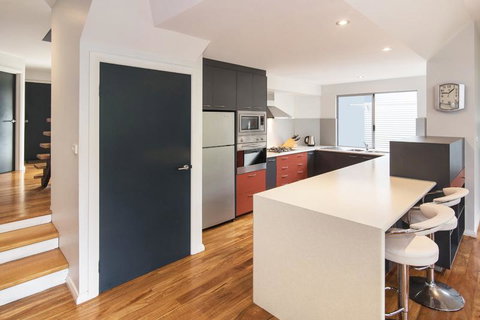 PEPPY TREE HOUSE - Hervey Bay Accommodation 2