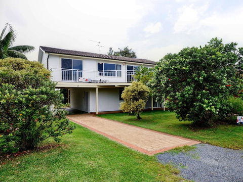 Pet Friendly - Barnacle - Hervey Bay Accommodation 0