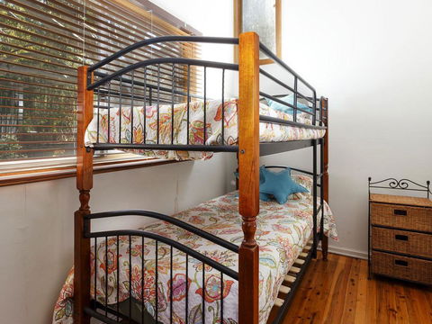 Pet Friendly - Bennetts Beach Cottage - Hervey Bay Accommodation 3