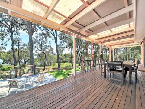 Pet Friendly Waterfront Holiday House On Peacefull Island With Bikes And Kayaks - Hervey Bay Accommodation 2