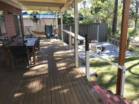 Pet Friendly Waterfront Holiday House On Peacefull Island With Bikes And Kayaks - Hervey Bay Accommodation 3