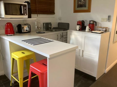 Petite Provence Cottage - Hervey Bay Accommodation 2