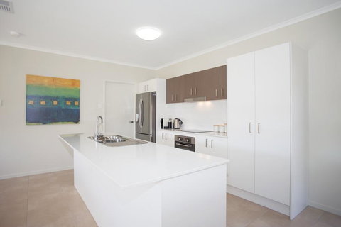 Petrie Beach Holiday Home - Hervey Bay Accommodation 3