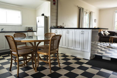 Pettit Cottage - Hervey Bay Accommodation 2