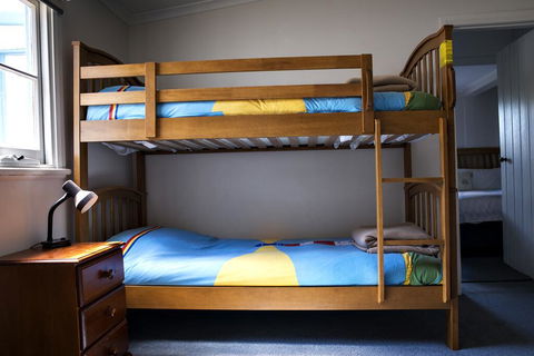 Pettit Cottage - Hervey Bay Accommodation 0