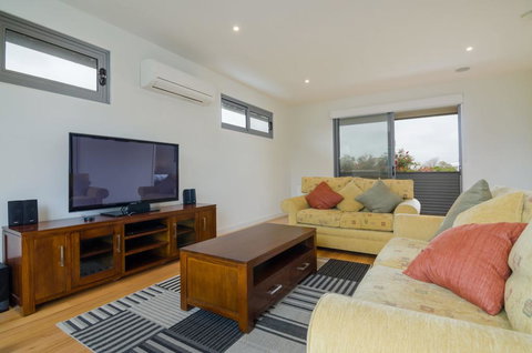 PIER 55 - DROMANA... - Hervey Bay Accommodation 3