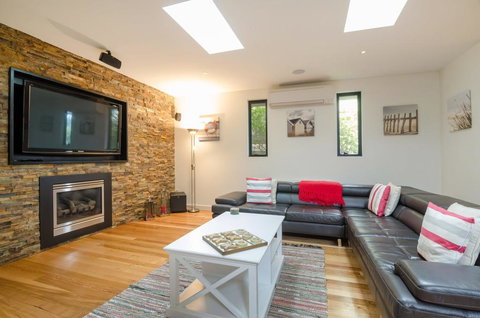 PIER 55 - DROMANA... - Hervey Bay Accommodation 0