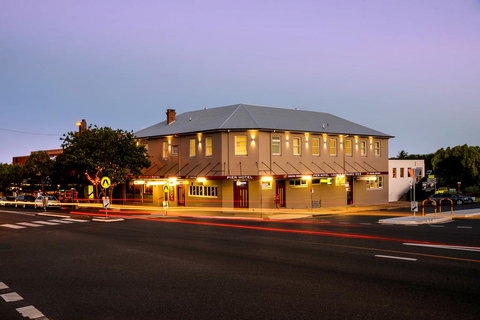 Pier Hotel - Hervey Bay Accommodation 0