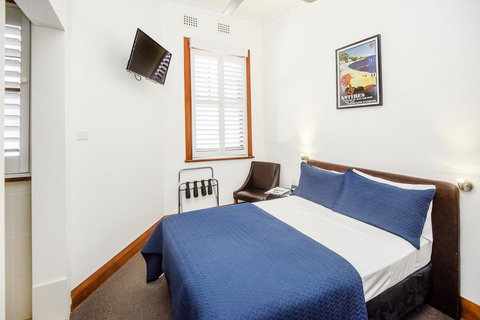 Pier Hotel - Hervey Bay Accommodation 2