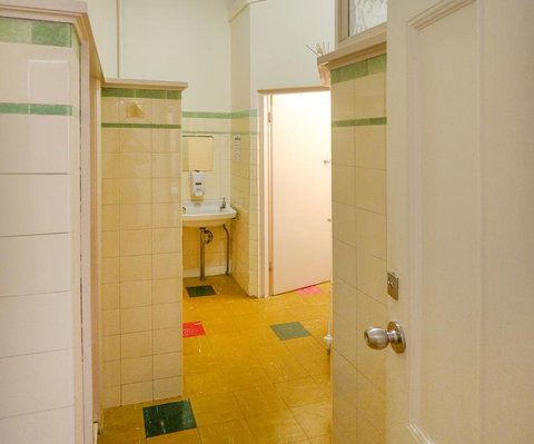 Pier Hotel - Hervey Bay Accommodation 1