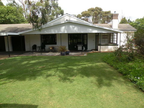 Pinkerton Hill Naracoorte - Hervey Bay Accommodation 0