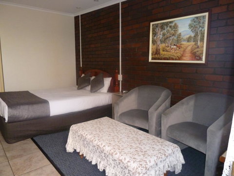 Pioneer Lodge Motel - Tourism Hervey Bay 1