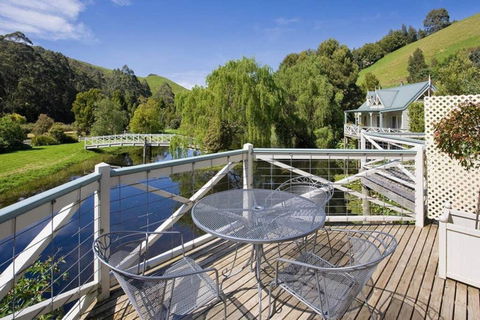 PLUM TREE STUDIO - Couples Lakeside Spa Retreat - Tourism Hervey Bay 1
